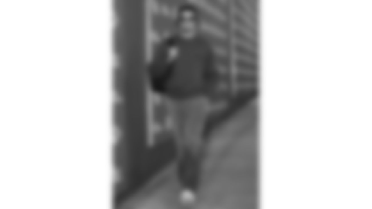 Kansas City Chiefs quarterback Patrick Mahomes (15) arrives prior to a week 12 NFL Football game against the Indianapolis Colts on Sunday, November 23, 2025 in Kansas City, MO