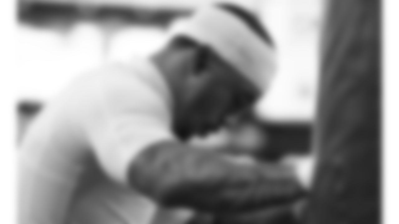 Kansas City Chiefs wide receiver Nikko Remigio (81) warms up prior to a week 13 NFL football game against the Dallas Cowboys on Thursday, November 27, 2025 in Arlington, TX.