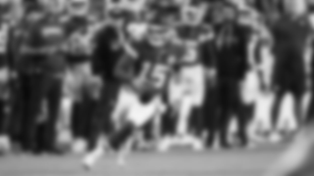Kansas City Chiefs quarterback Patrick Mahomes (15) runs the ball during a week 6 NFL Football game against the Detroit Lions on Sunday, October 12, 2025 in Kansas City, MO.