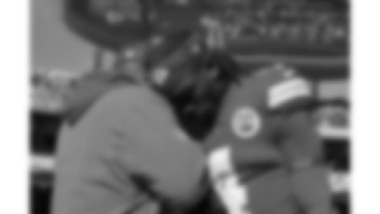 Kansas City Chiefs Team Chaplain Marcellus Casey and wide receiver Rashee Rice (4) pray together prior to a week 12 NFL football game against the Indianapolis Colts, Sunday, November 23, 2025 in Kansas City, MO.