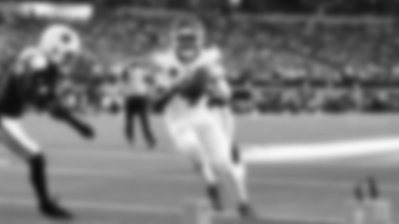 Kansas City Chiefs wide receiver Rashee Rice (4) runs the ball during a week 13 NFL football game against the Dallas Cowboys on Thursday, November 27, 2025 in Arlington, TX.