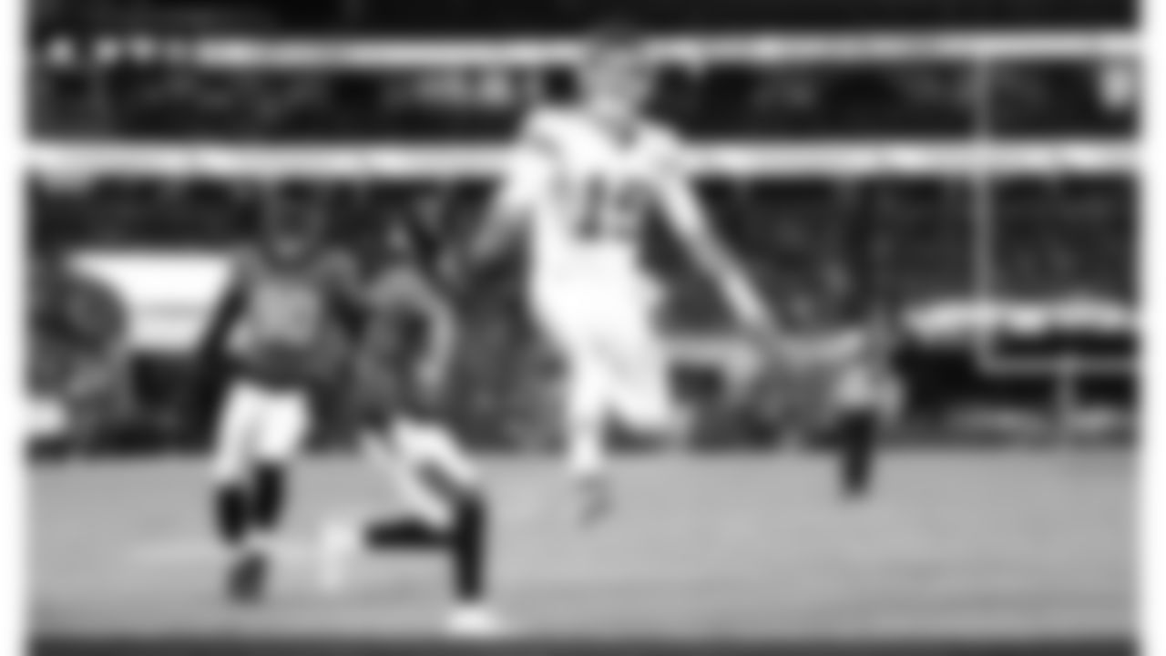 Kansas City Chiefs quarterback Patrick Mahomes (15) leaps into the end zone for a touchdown during the week 5 NFL football game against the Jacksonville Jaguars, Monday, October 6, 2025 in Jacksonville, FL.