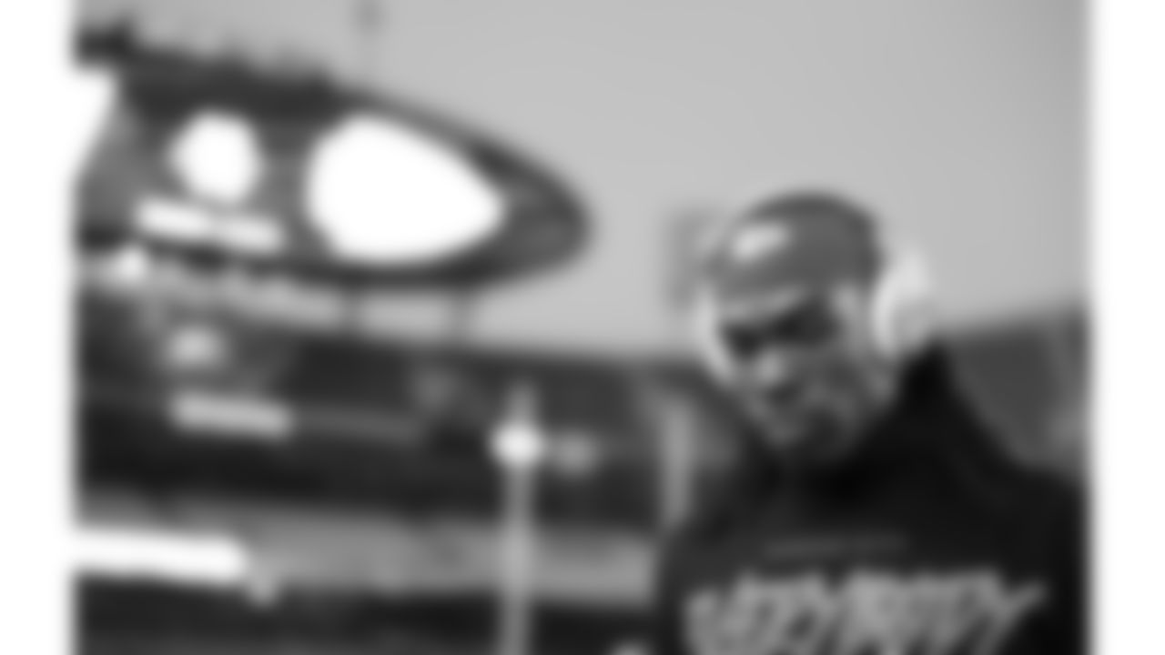 Kansas City Chiefs wide receiver Rashee Rice (4) warms up prior to a week 8 NFL Football game against the Washington Commanders on Monday, October 27, 2025 in Kansas City, MO.