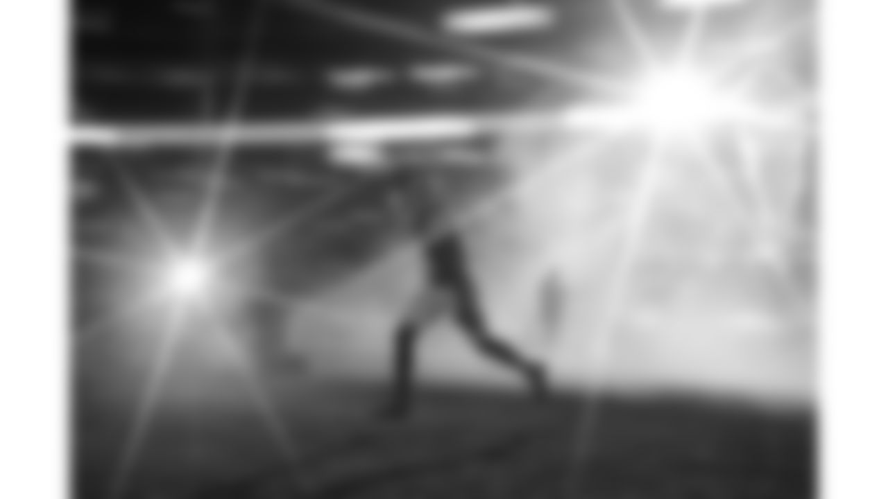 Kansas City Chiefs wide receiver Hollywood Brown (5) runs out prior to a week 17 NFL football game against the Denver Broncos, Thursday, December 25, 2025 in Kansas City, MO.