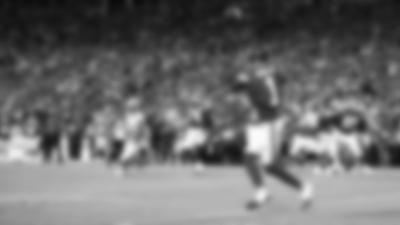 Kansas City Chiefs wide receiver Xavier Worthy (1) makes a catch during a week 6 NFL Football game against the Detroit Lions on Sunday, October 12, 2025 in Kansas City, MO.