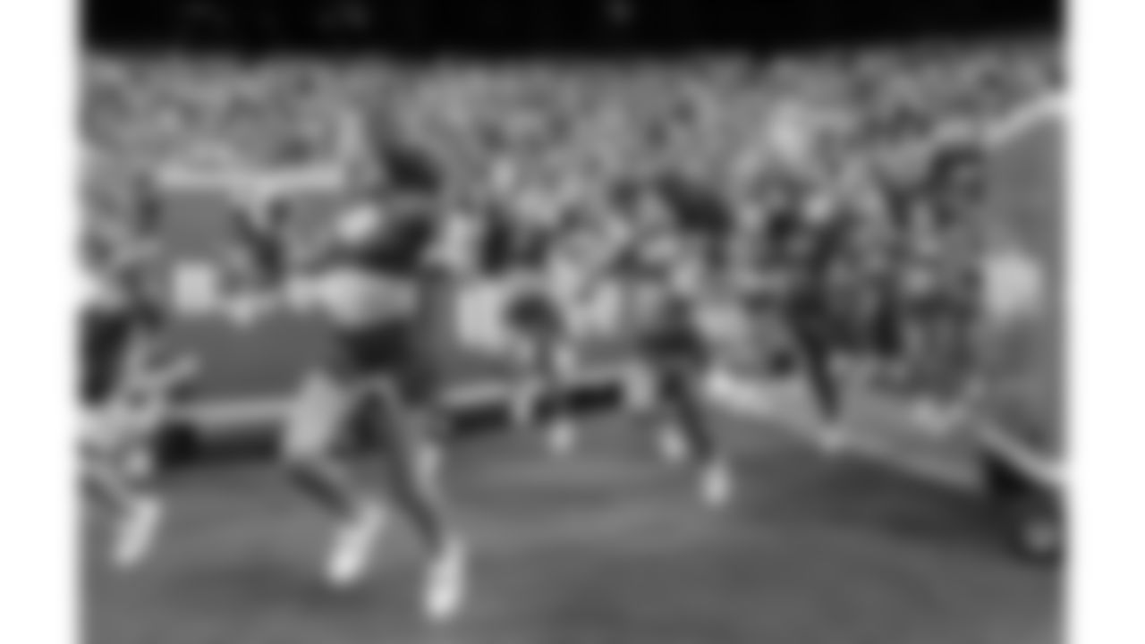 Kansas City Chiefs Cheerleaders during a preseason week 3 NFL football game against the Chicago Bears, August 22, 2025 in Kansas City, MO.
