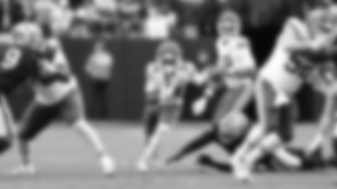 Kansas City Chiefs running back Brashard Smith (24) runs the ball during a week 18 NFL football game against the Las Vegas Raiders, Sunday, January 4, 2026 in Las Vegas, NV.