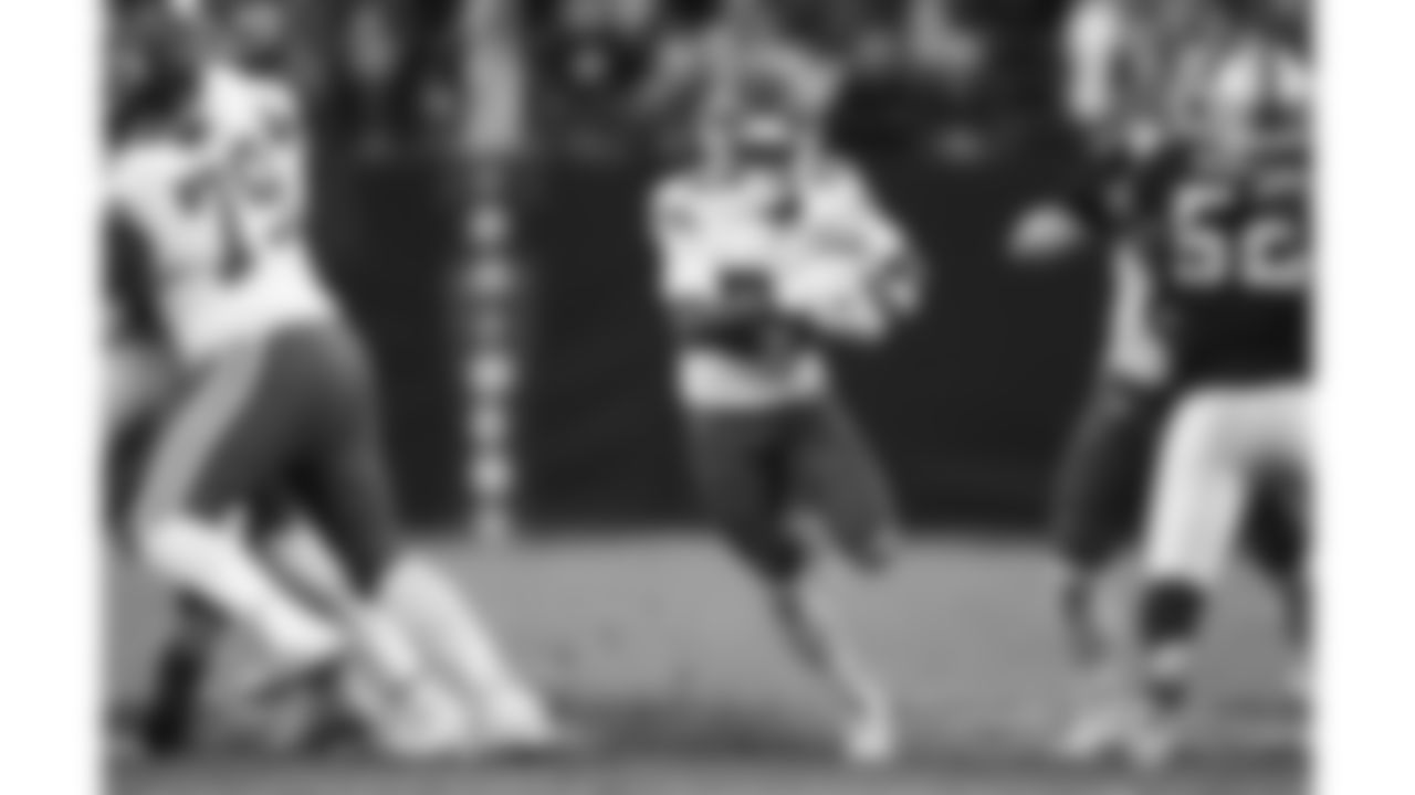 Kansas City Chiefs running back Brashard Smith (24) runs the ball during a week 18 NFL football game against the Las Vegas Raiders, Sunday, January 4, 2026 in Las Vegas, NV.