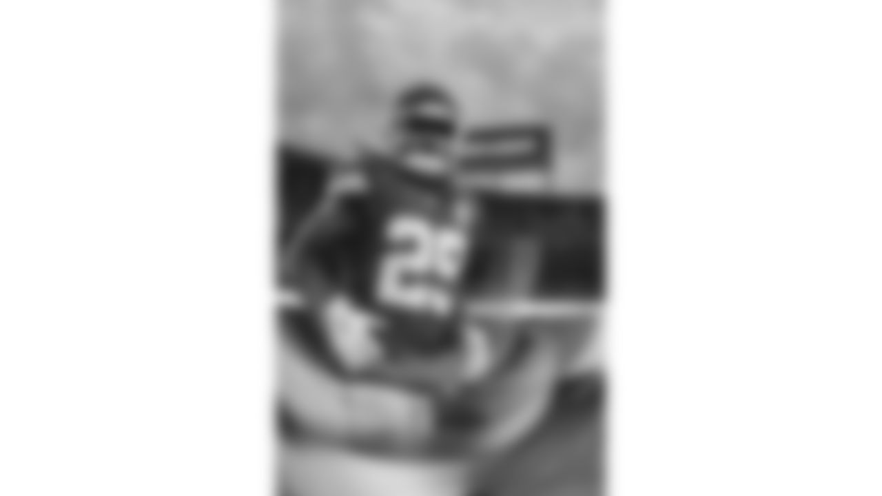 Kansas City Chiefs running back Kareem Hunt (29) looks on prior to the week 6 NFL football game against the Detroit Lions, Sunday, October 12, 2025 in Kansas City, MO.