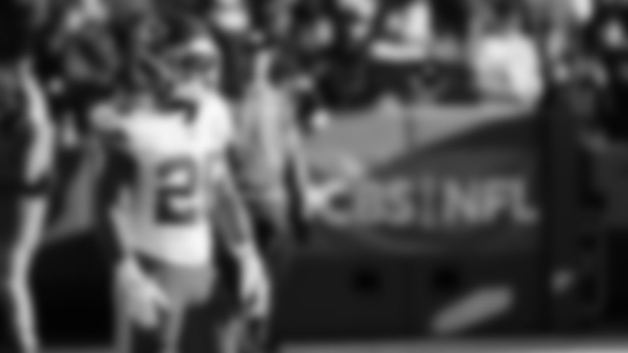 Kansas City Chiefs running back Clyde Edwards-Helaire (26) prior to a week 9 NFL football game against the Buffalo Bills, Sunday, November 2, 2025 in Buffalo, NY