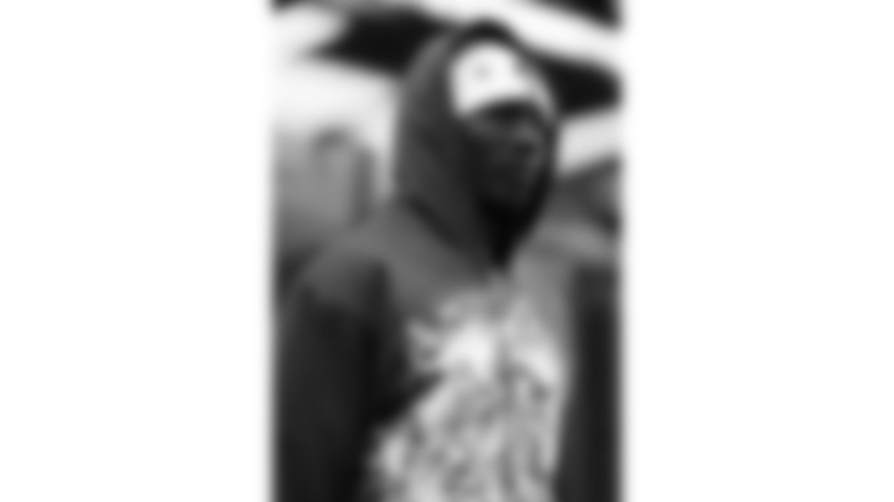 Kansas City Chiefs wide receiver Hollywood Brown (5) arrives at Allegiant Stadium for a week 18 NFL football game against the Las Vegas Raiders, Sunday, January 4, 2026 in Las Vegas, NV.