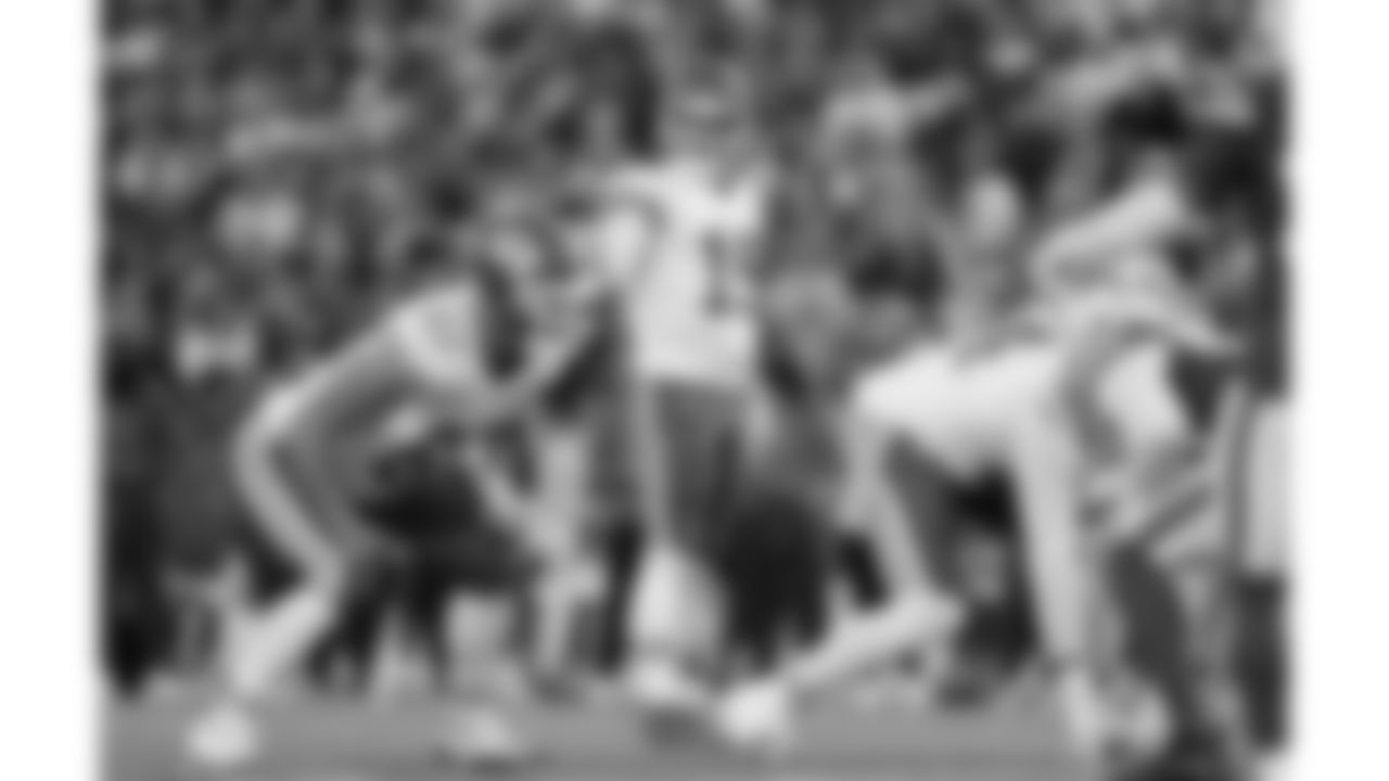 Kansas City Chiefs quarterback Patrick Mahomes (15) signals during a week 9 NFL football game against the Buffalo Bills, Sunday, November 2, 2025 in Buffalo, NY