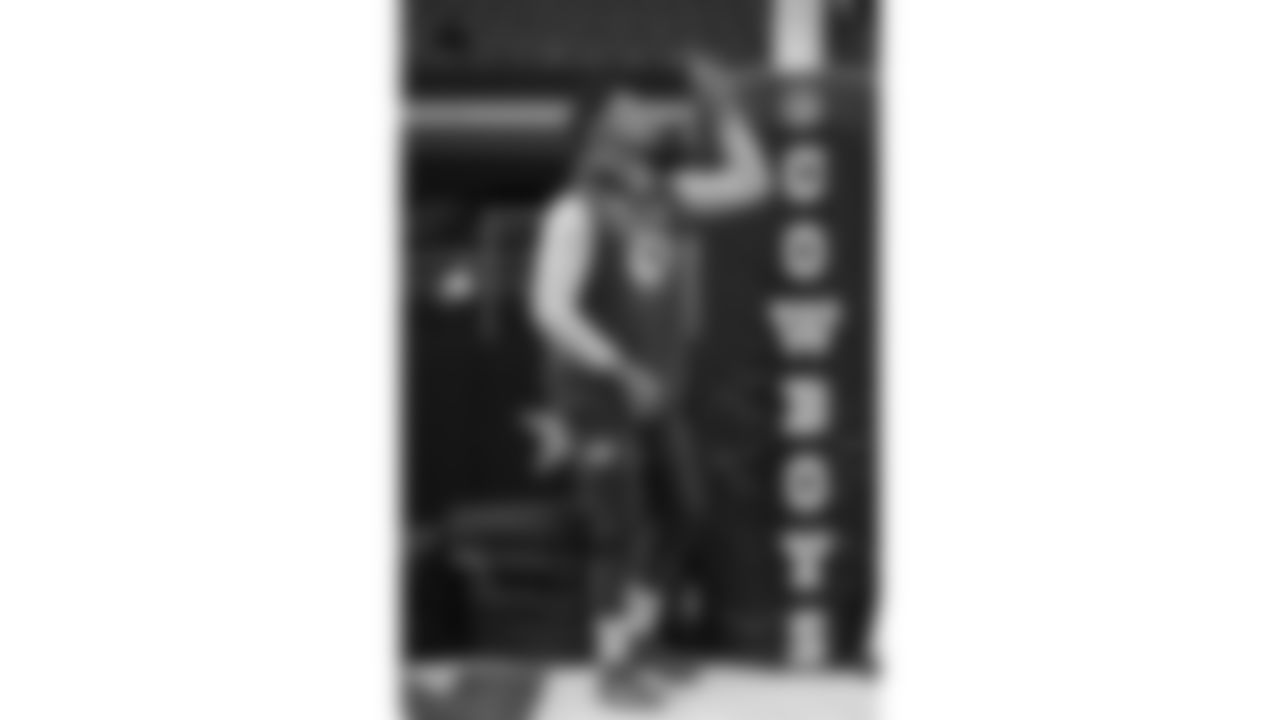 Kansas City Chiefs quarterback Patrick Mahomes (15) warms up prior to a week 13 NFL Football game against the Dallas Cowboys on Thursday, November 27, 2025 in Dallas, Texas.