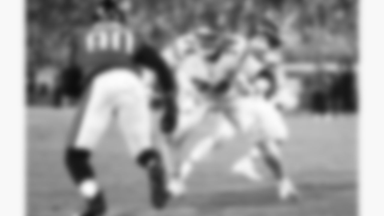 Kansas City Chiefs tackle Jawaan Taylor (74) blocks during the week 5 NFL football game against the Jacksonville Jaguars, Monday, October 6, 2025 in Jacksonville, FL.