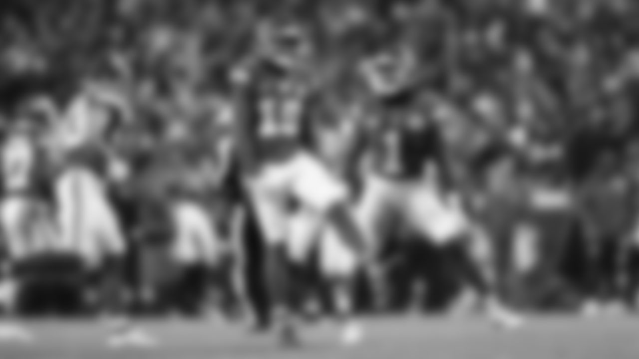 The Kansas City Chiefs face off against the Philadelphia Eagles at GEHA Field at Arrowhead Stadium on November 20, 2023.