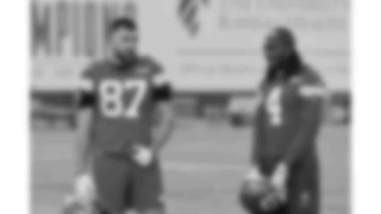 Kansas City Chiefs tight end Travis Kelce (87) and Kansas City Chiefs wide receiver Rashee Rice (4) during week 15 practice on Friday December 12, 2025 in Kansas City, MO.