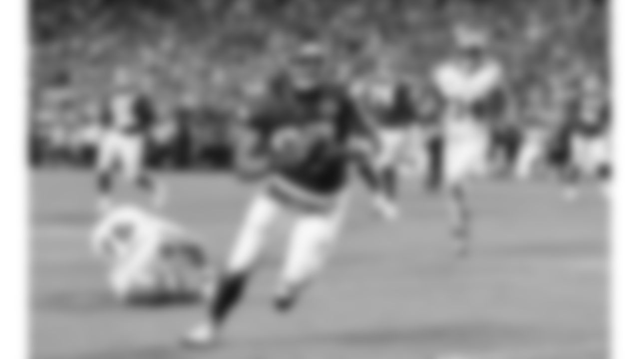 Kansas City Chiefs tight end Travis Kelce (87) runs with the ball during the week 6 NFL football game against the Detroit Lions, Sunday, October 12, 2025 in Kansas City, MO.