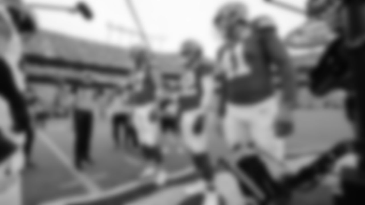 Tight end Travis Kelce (87), linebacker Nick Bolton (32) and Kansas City Chiefs of long snapper James Winchester (41) during coin snap prior to a week 2 NFL football game against the Philadelphia Eagles, Sunday September 14, 2025 in Kansas City, MO.