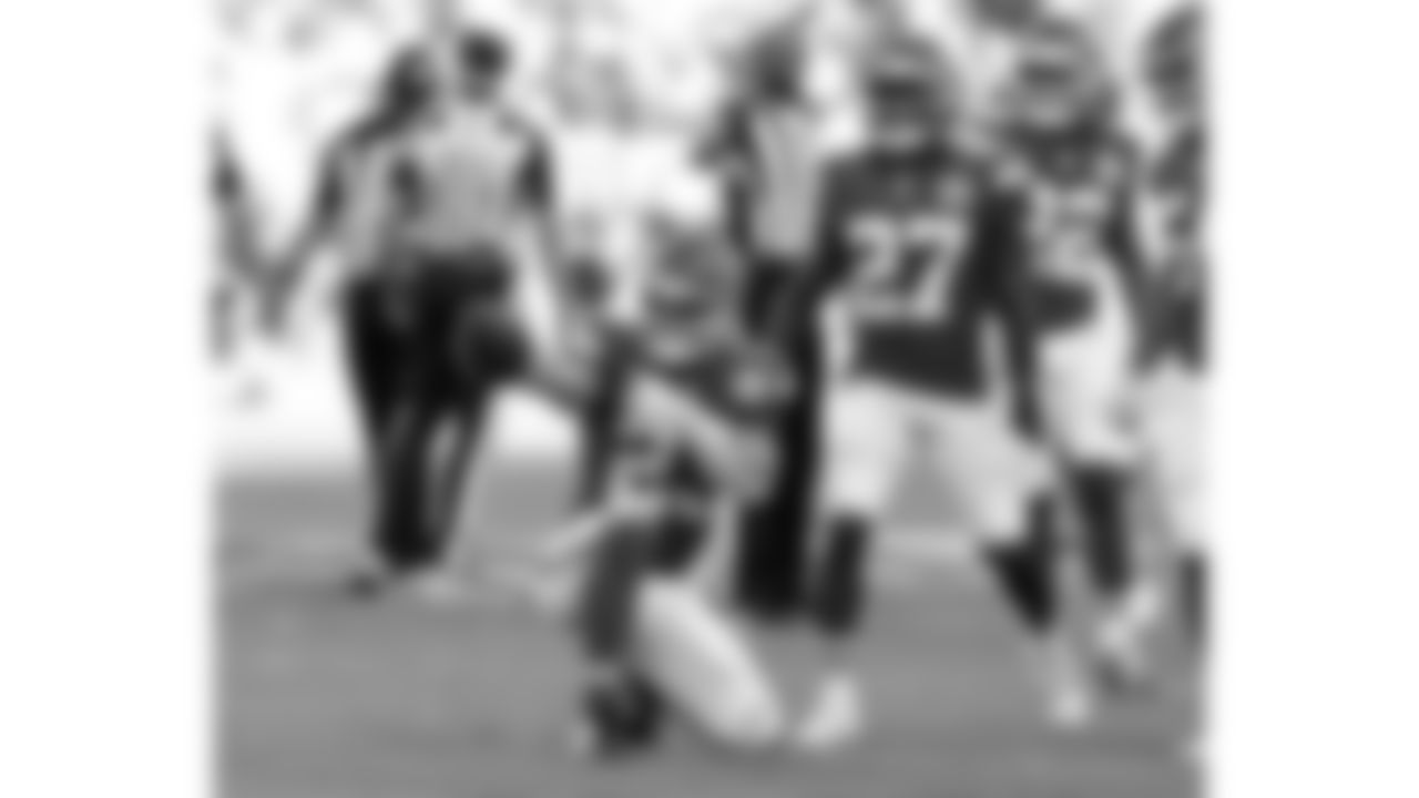 Kansas City Chiefs middle linebacker Drue Tranquill (23) celebrates during the week 4 NFL football game against the Baltimore Ravens, Sunday, September 28, 2025 in Kansas City, MO.