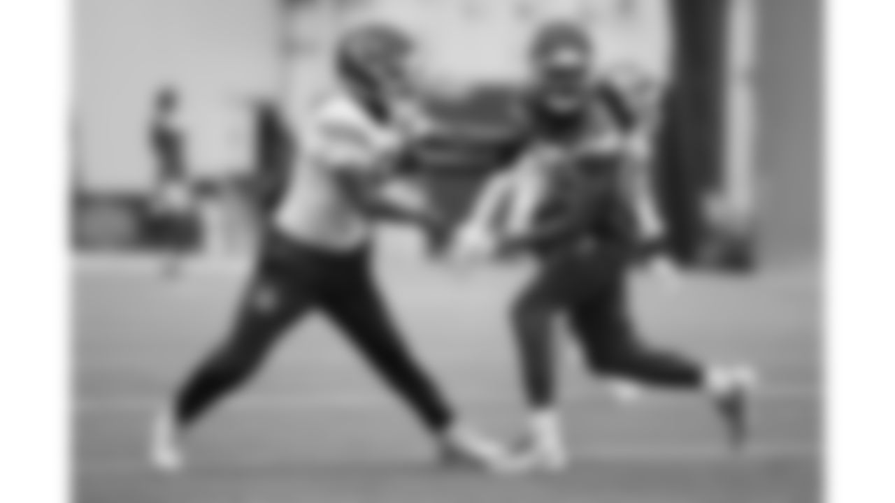 Kansas City Chiefs cornerback Kristian Fulton (8) and Kansas City Chiefs wide receiver Jason Brownlee (89) during a week 16 practice on Thursday, December 18, 2025 in Kansas City, MO.