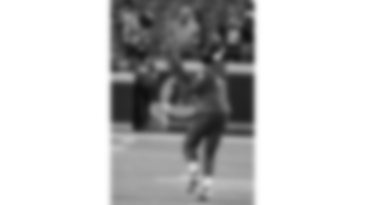 Kansas City Chiefs wide receiver Hollywood Brown (5) warms up prior to an NFL week 14 matchup against the Houston Texans, Sunday December 7, 2025.