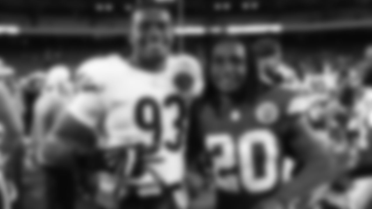 Kansas City Chiefs defensive back Nohl Williams (20) and Chicago Bears defensive lineman Xavier Carlton (93) after a preseason week 3 NFL football game against the Chicago Bears, Friday, August 22, 2025 in Kansas City, MO.
