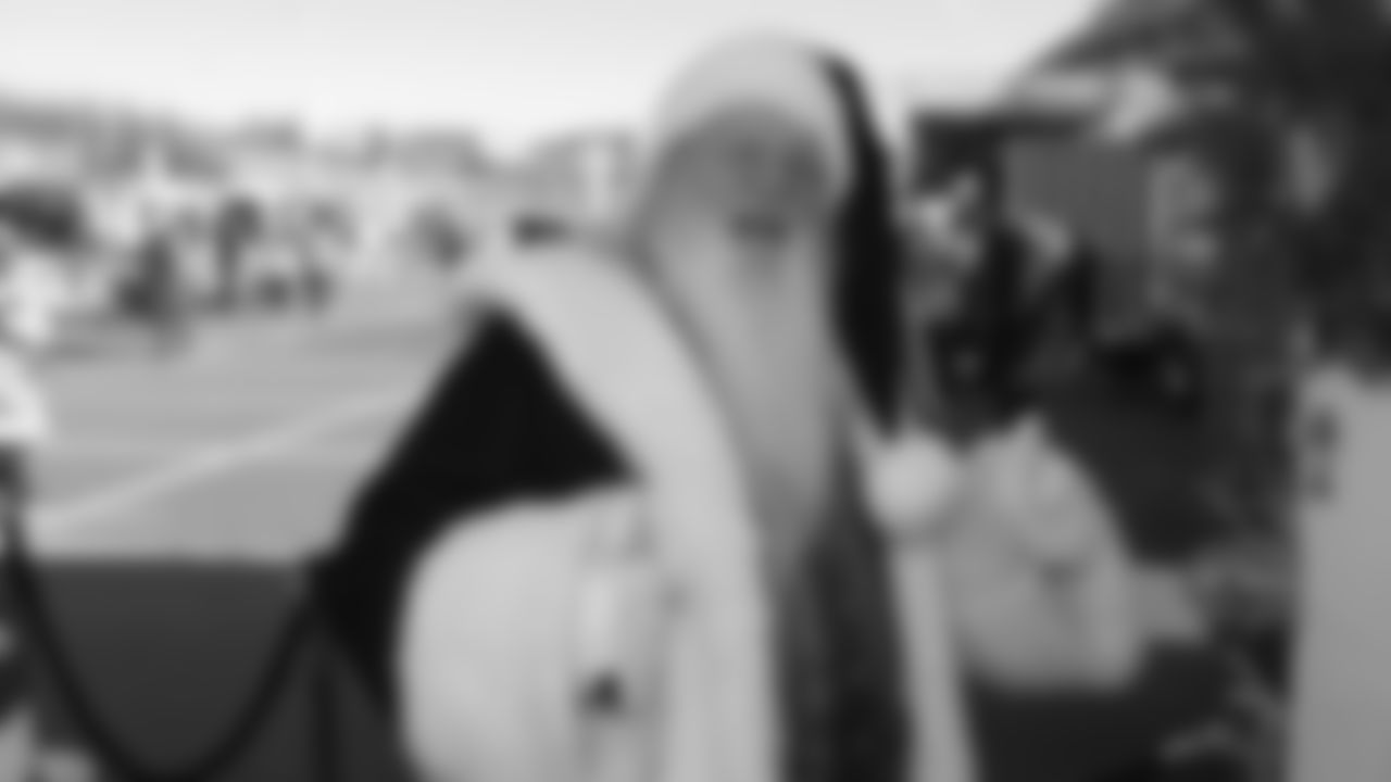 Santa prior to an NFL week 15 matchup against the Los Angeles Chargers, Sunday December 14, 2025.
