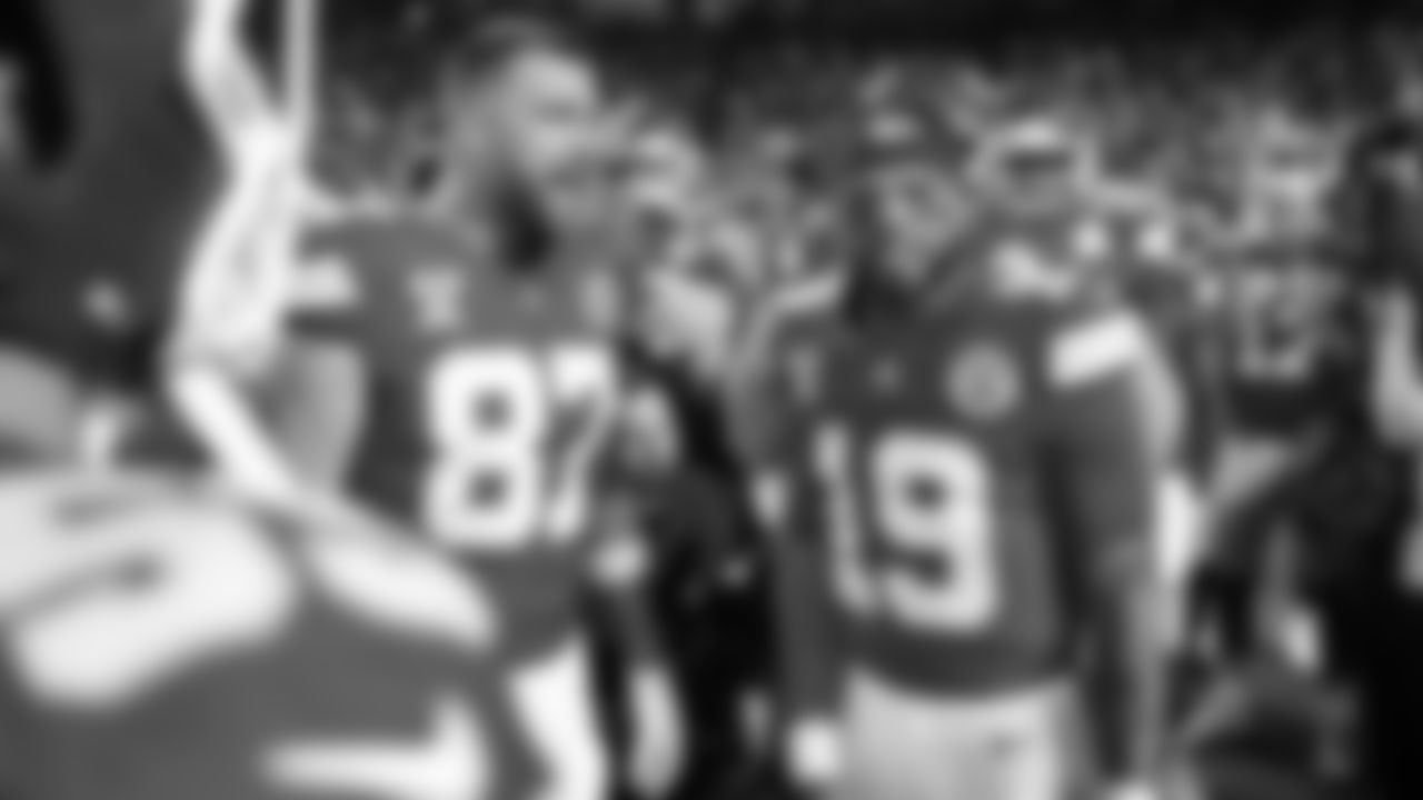 Tight end Travis Kelce (87), and Kansas City Chiefs quarterback Chris Oladokun (19) talks to the team prior to an NFL week 17 matchup against the Denver Broncos, Thursday, December 25, 2025.