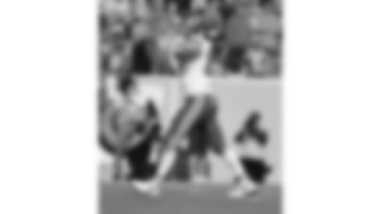 Kansas City Chiefs tight end Travis Kelce (87) celebrates a touchdown during a week 11 NFL Football game against the Denver Broncos on Sunday, November 16, 2025 in Denver, Colorado.