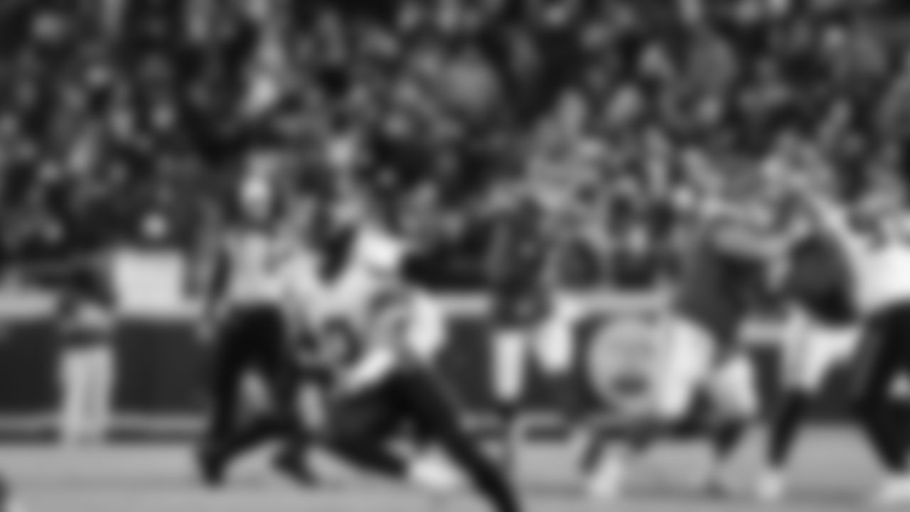 Kansas City Chiefs quarterback Patrick Mahomes (15) throws a pass during an NFL week 14 matchup against the Houston Texans, Sunday December 7, 2025.