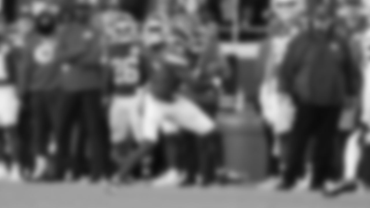 Kansas City Chiefs wide receiver Hollywood Brown (5) runs the ball during a week 12 NFL Football game against the Indianapolis Colts on Sunday, November 23, 2025 in Kansas City, MO