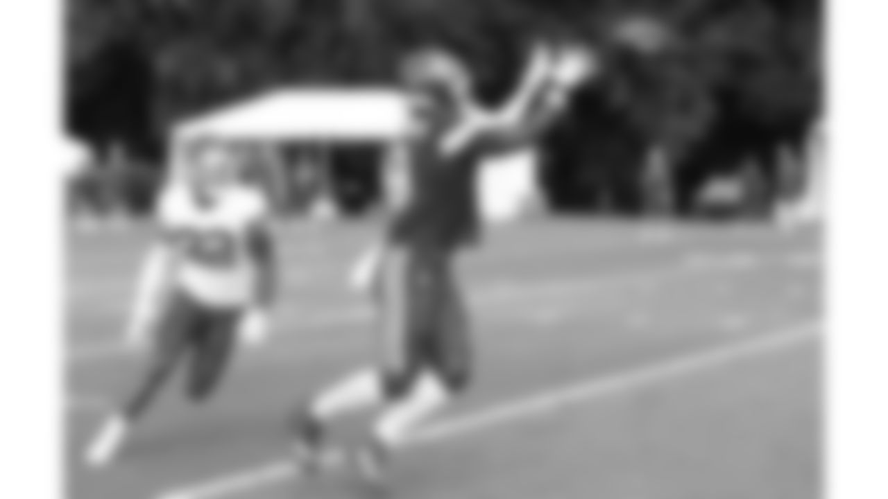 Kansas City Chiefs wide receiver JuJu Smith-Schuster (9) makes a catch during day 16 of training camp on Tuesday, August 12, 2025.
