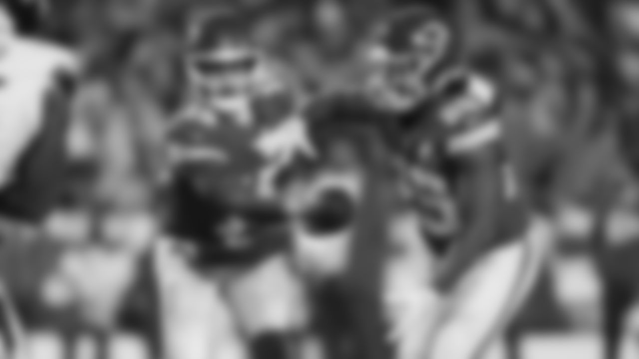 Quarterback Patrick Mahomes (15) hands off to Kansas City Chiefs running back Kareem Hunt (29) during an NFL week 14 matchup against the Houston Texans, Sunday December 7, 2025.