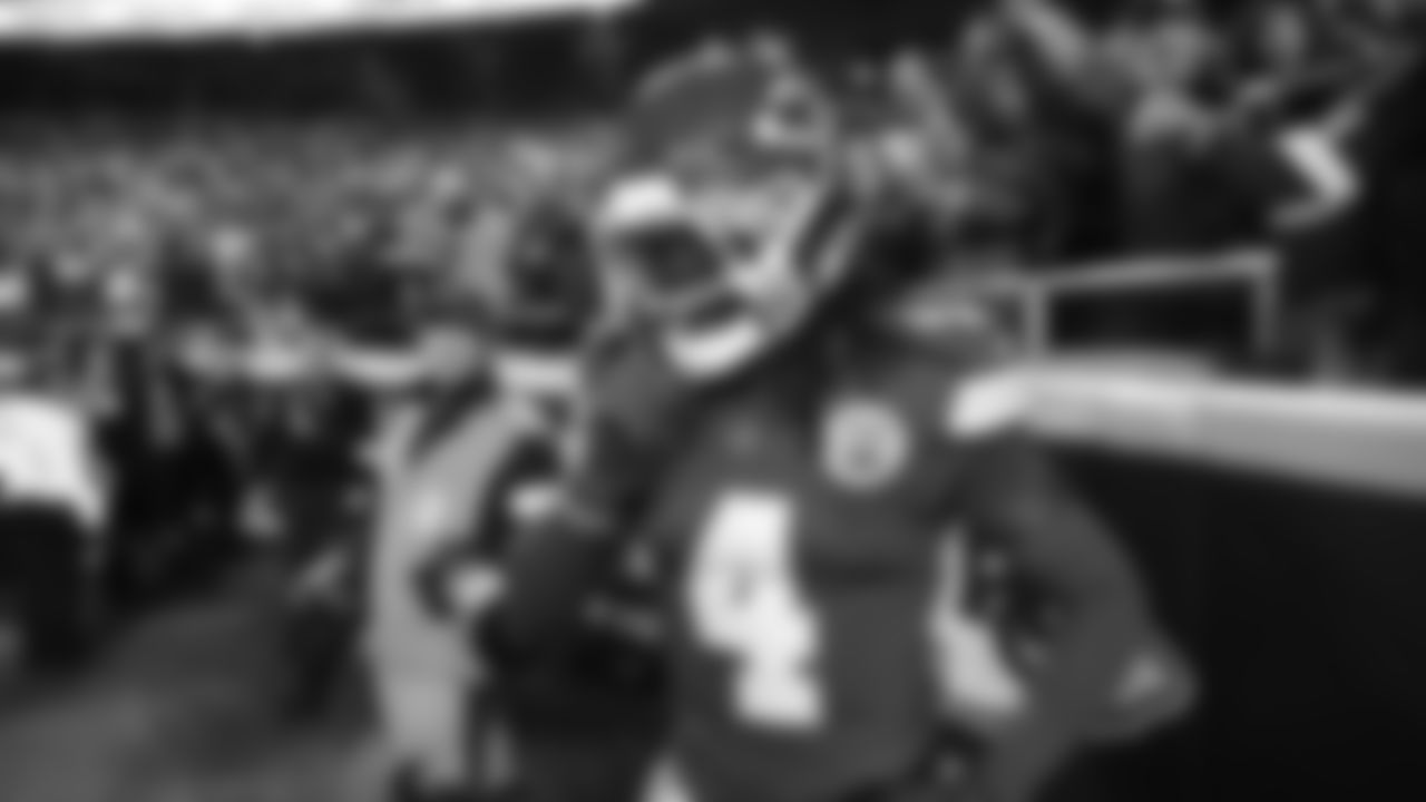 Kansas City Chiefs wide receiver Rashee Rice (4) celebrates after his touchdown during a week 8 NFL Football game against the Washington Commanders on Monday, October 27, 2025 in Kansas City, MO.
