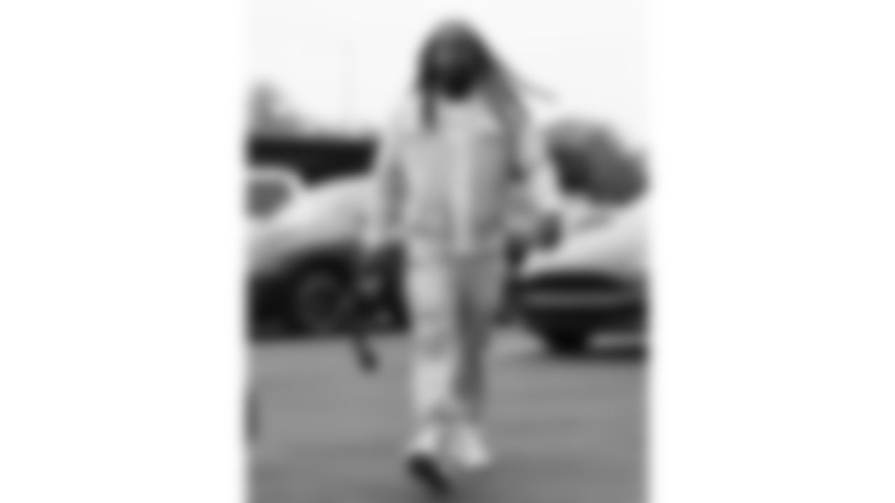 Kansas City Chiefs running back Kareem Hunt (29) arrives prior to a week 2 NFL Football game against the Philadelphia Eagles Sunday September 14, 2025.