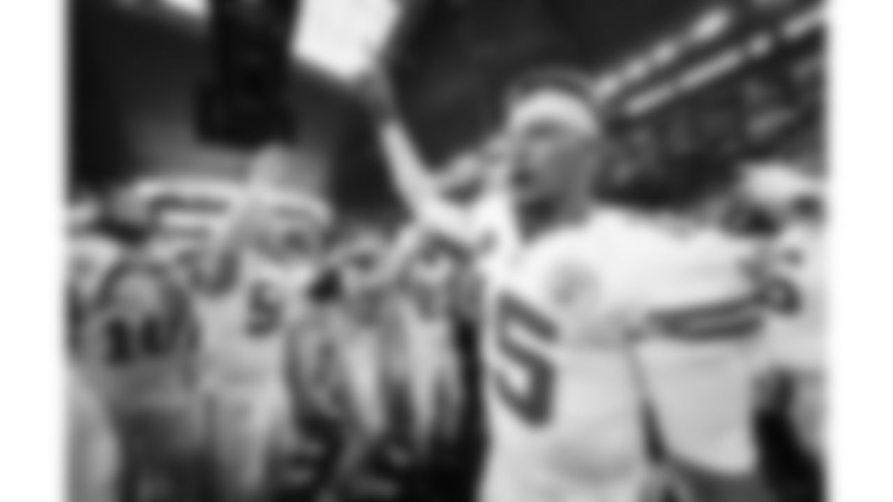 Kansas City Chiefs quarterback Patrick Mahomes (15) prior to a week 13 NFL football game against the Dallas Cowboys on Thursday, November 27, 2025 in Arlington, TX.