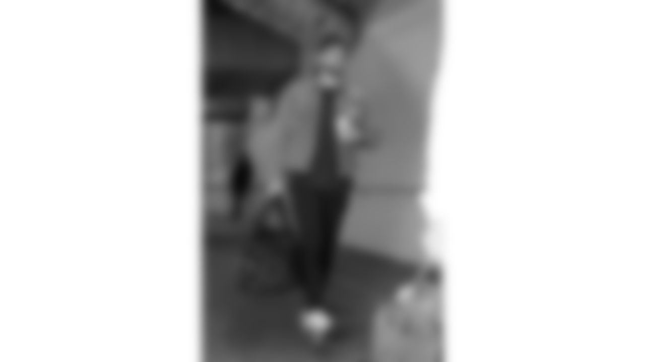 Kansas City Chiefs tight end Robert Tonyan (85) arrives at Nissan Stadium prior to a week 16 NFL Football game against the Tennessee Titans on Sunday, December 21, 2025 in Nashville, Tennessee.