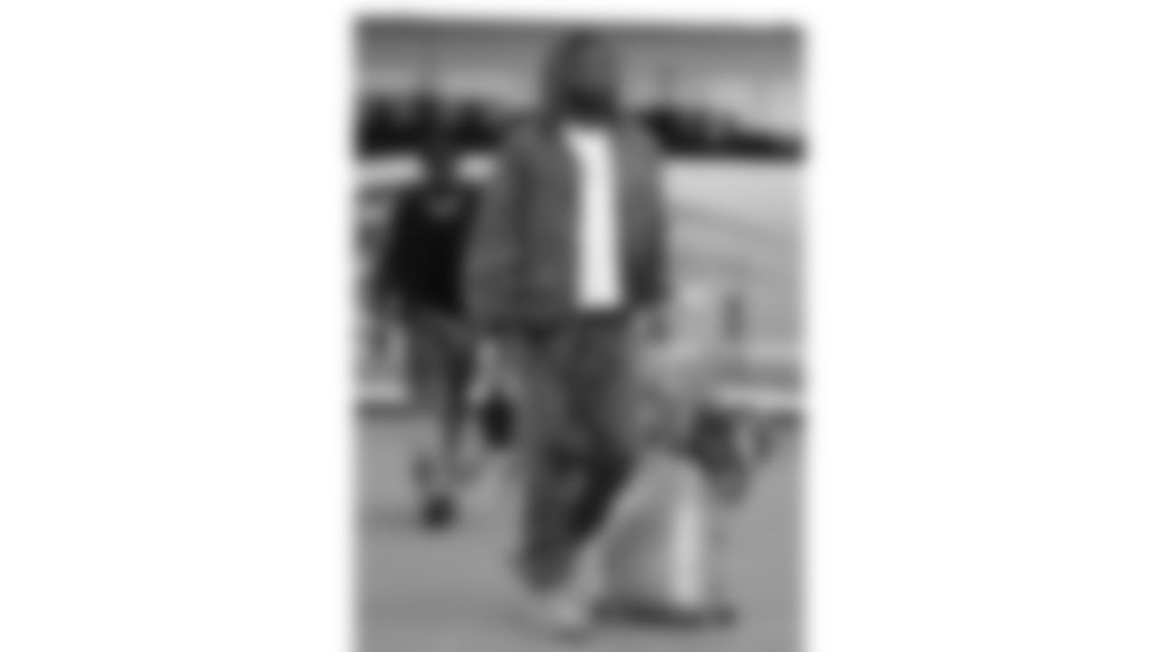 Kansas City Chiefs cornerback Kristian Fulton (8) arrives prior to a week 9 NFL football game against the Buffalo Bills, Sunday, November 2, 2025 in Buffalo, NY