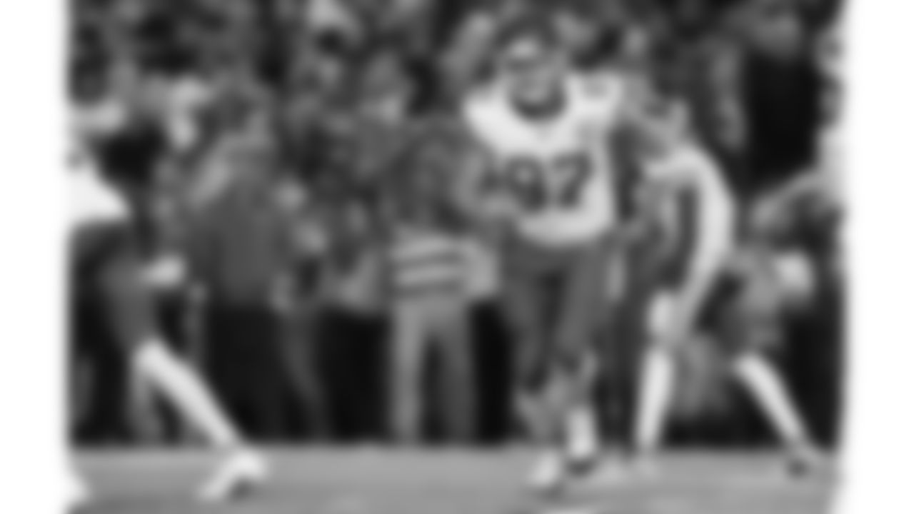 Kansas City Chiefs tight end Travis Kelce (87) in motion during a week 9 NFL football game against the Buffalo Bills, Sunday, November 2, 2025 in Buffalo, NY