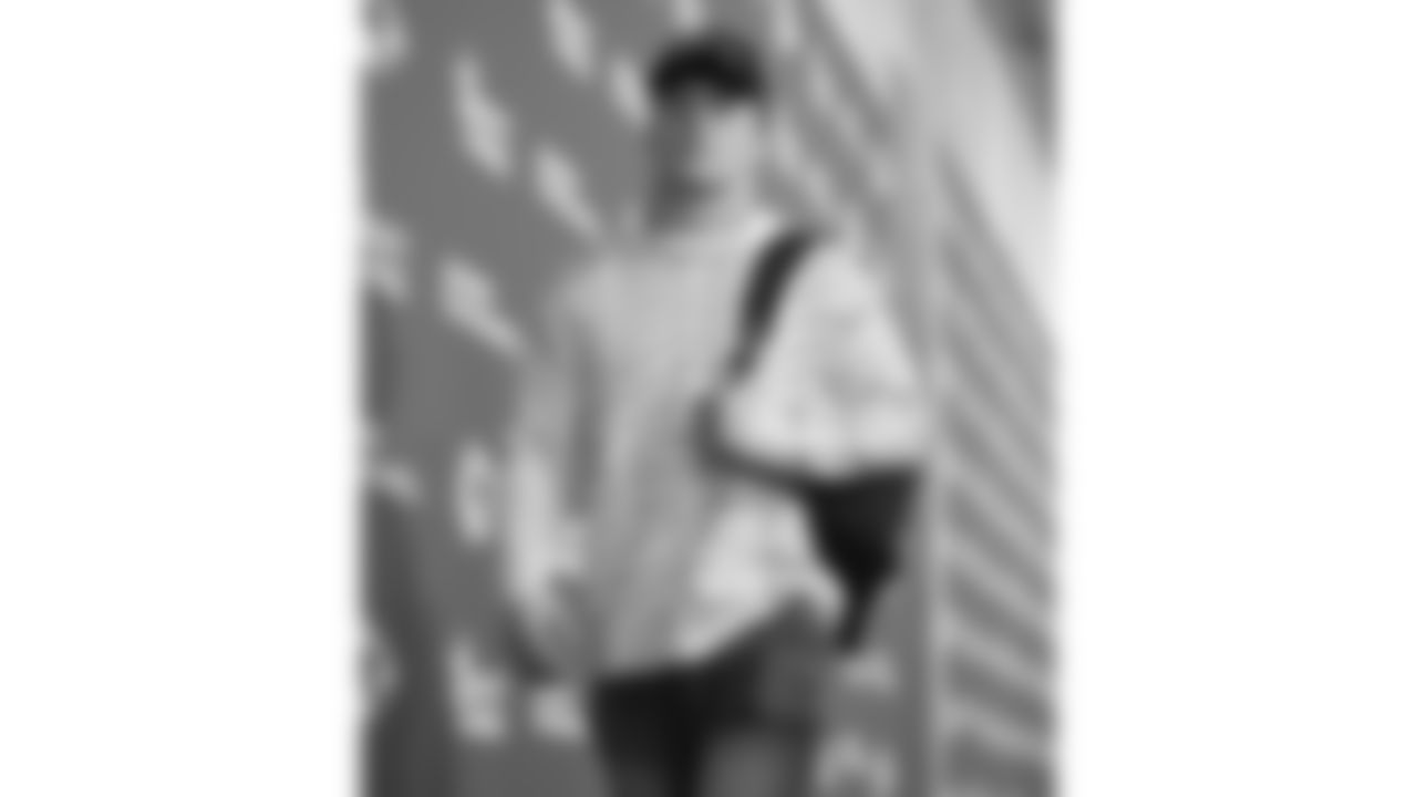 Kansas City Chiefs fullback Carson Steele (42) arrives prior to an NFL week 17 matchup against the Denver Broncos, Thursday, December 25, 2025.