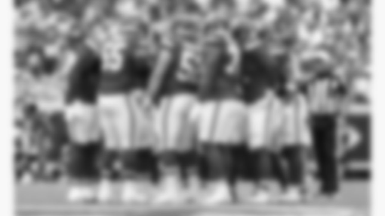 Kansas City Chiefs offense huddles during the week 2 NFL football game against the Philadelphia Eagles, Sunday, September 14, 2025 in Kansas City, MO.