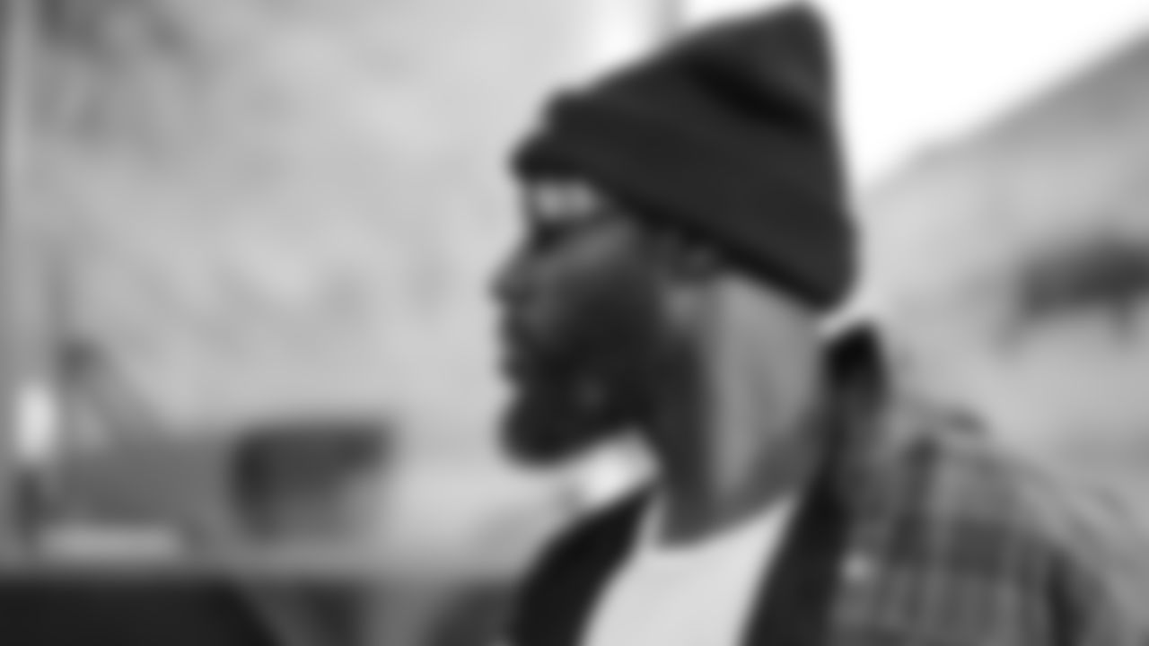 Kansas City Chiefs defensive end Charles Omenihu (90) travels for a week 16 matchup with the Tennessee Titans Saturday December 20, 2025.