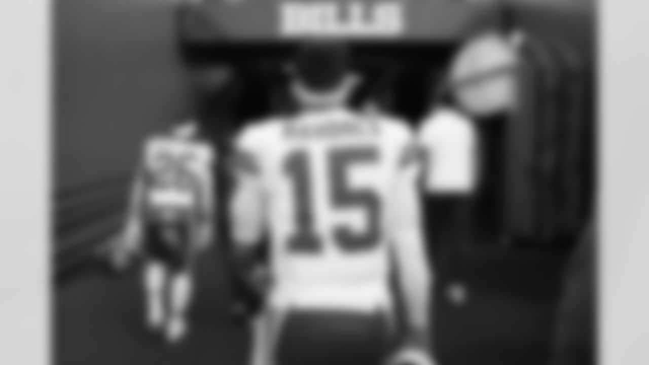 Kansas City Chiefs quarterback Patrick Mahomes (15) prior to a week 9 NFL football game against the Buffalo Bills, Sunday, November 2, 2025 in Buffalo, NY