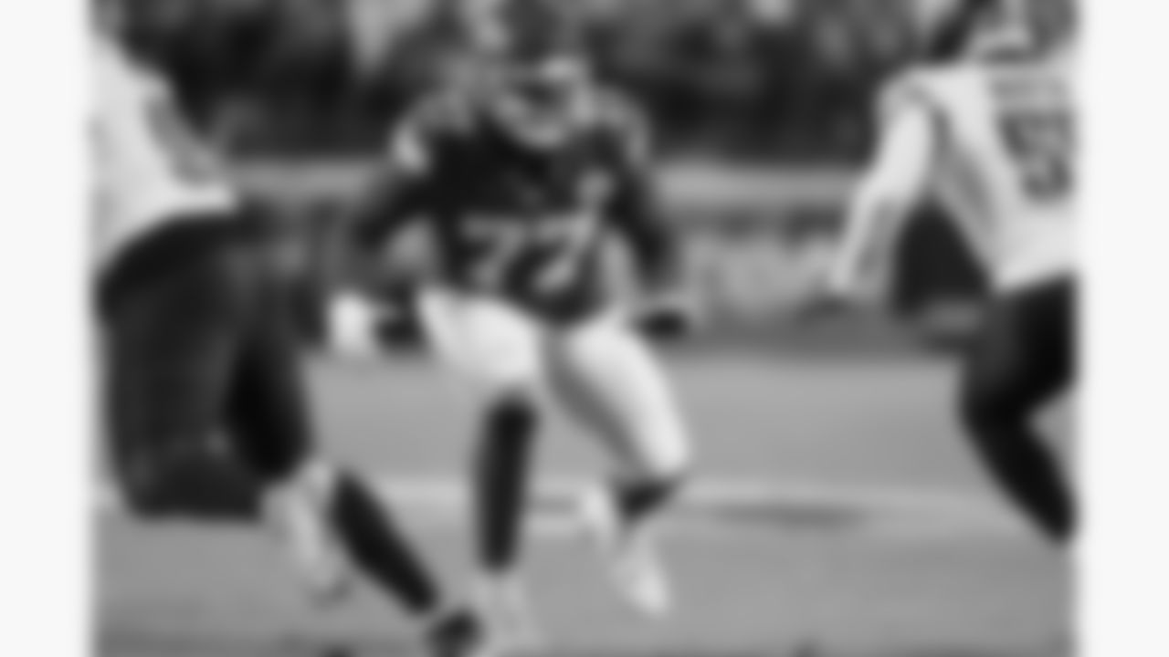 Kansas City Chiefs offensive lineman Jaylon Moore (77) in action during a week 8 NFL Football game against the Washington Commanders on Monday, October 27, 2025 in Kansas City, MO.