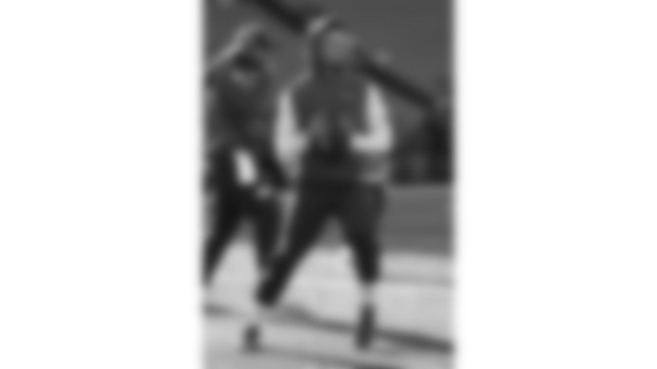 Kansas City Chiefs quarterback Patrick Mahomes (15) warms up prior to a week 9 NFL football game against the Buffalo Bills, Sunday, November 2, 2025 in Buffalo, NY