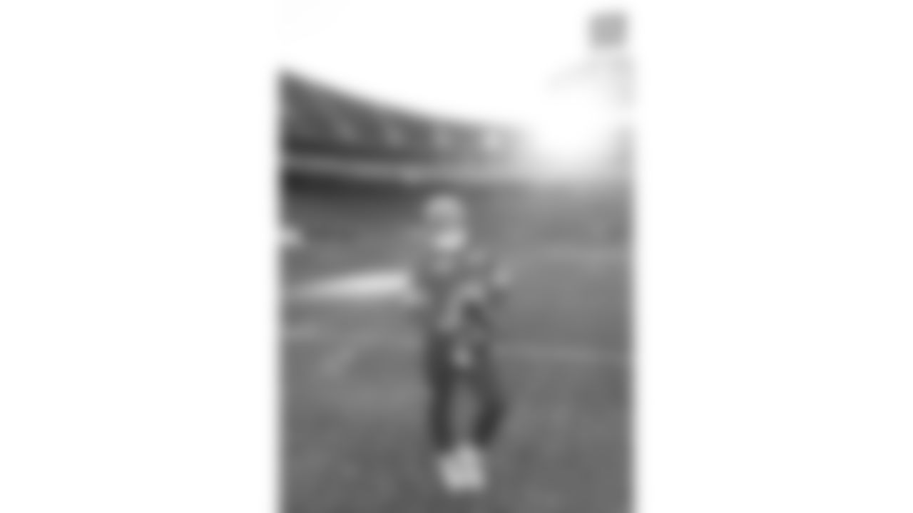 Kansas City Chiefs Cheerleaders practice on the field prior to a week 15 NFL Football game against the Los Angeles Chargers on Sunday, December 14, 2025 in Kansas City, MO.