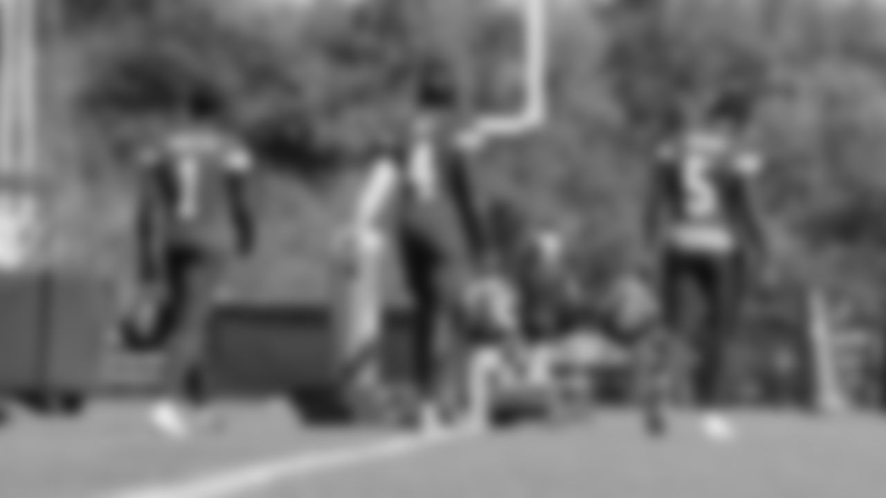 Kansas City Chiefs wide receiver Hollywood Brown (5), Kansas City Chiefs wide receiver Rashee Rice (4), and Kansas City Chiefs wide receiver Xavier Worthy (1) arrives before practice on Thursday October 16, 2025 in Kansas City, MO.