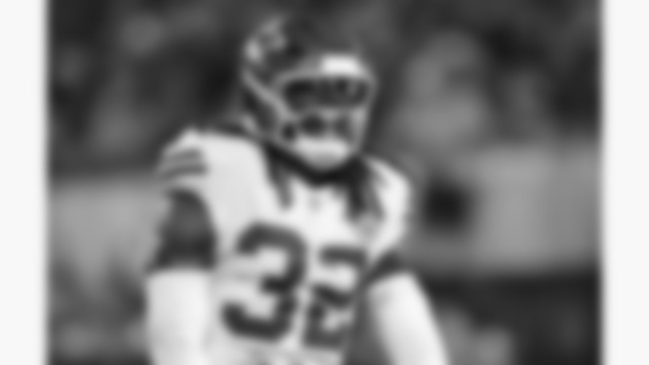 Kansas City Chiefs linebacker Nick Bolton (32) yells during the week 5 NFL football game against the Jacksonville Jaguars, Monday, October 6, 2025 in Jacksonville, FL.