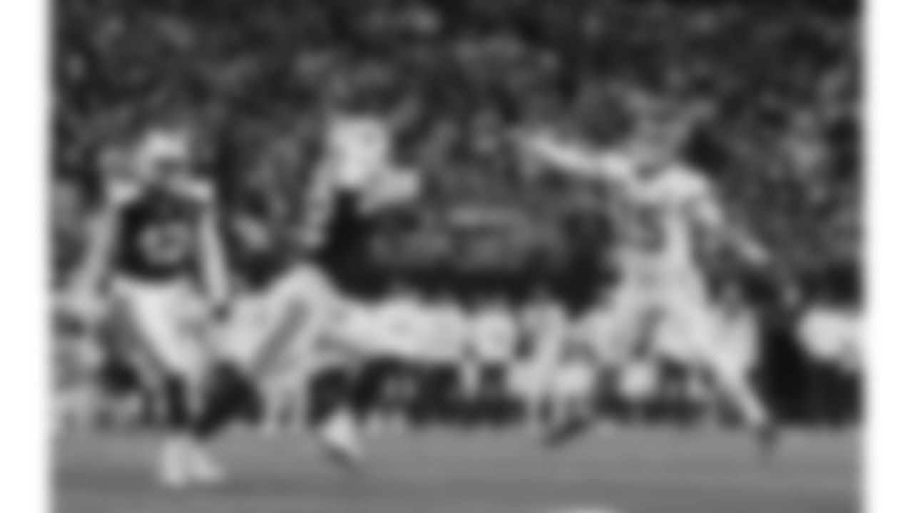 Kansas City Chiefs quarterback Patrick Mahomes (15) throws a pass during a week 13 NFL Football game against the Dallas Cowboys on Thursday, November 27, 2025 in Dallas, Texas.