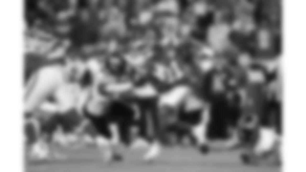 Kansas City Chiefs wide receiver Nikko Remigio (81) runs with the ball during a week 8 NFL Football game against the Washington Commanders on Monday, October 27, 2025 in Kansas City, MO.